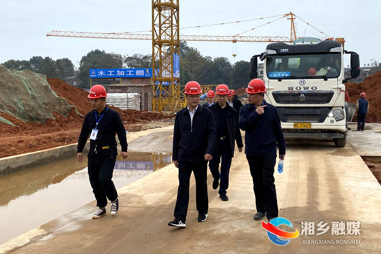 周俊文在維泰科技調研。.jpg 周俊文在維泰科技調研。.jpg