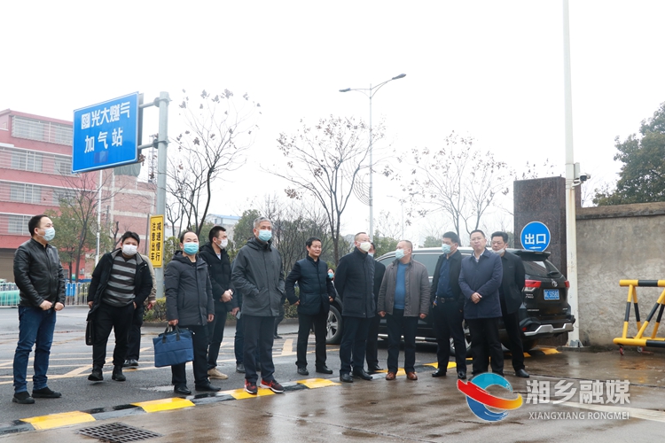 向敏在光大燃氣督查安全生產工作。.jpg 向敏在光大燃氣督查安全生產工作。.jpg